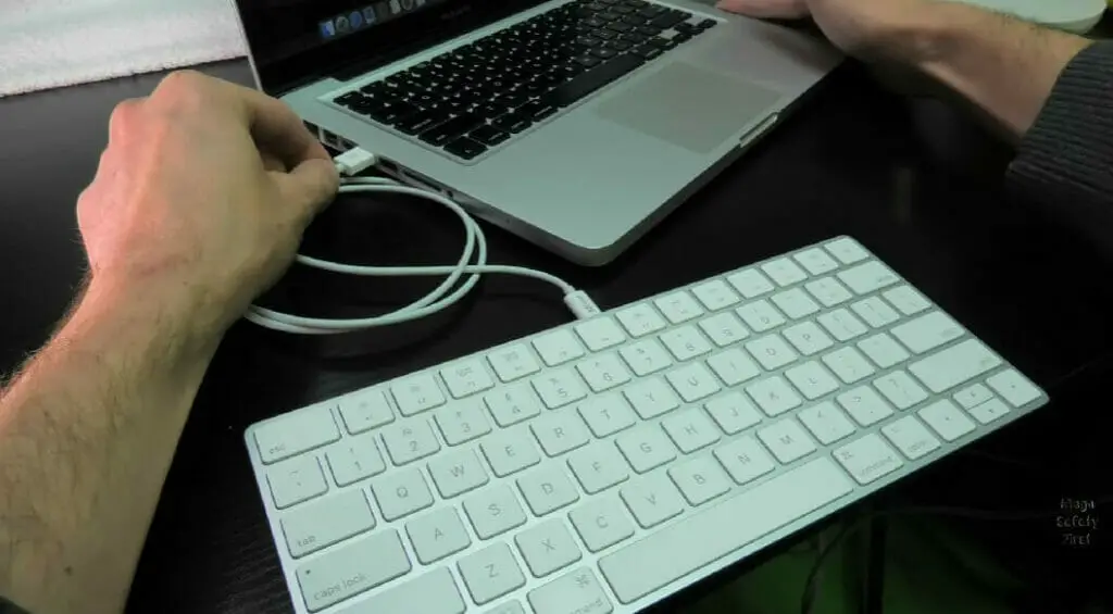 connecting wireless keyboard to laptop using cable