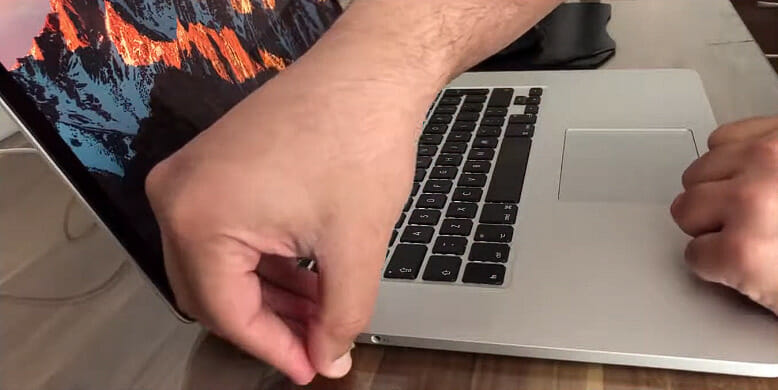 inserting the USB receiver to the USB slot of a mac computer
