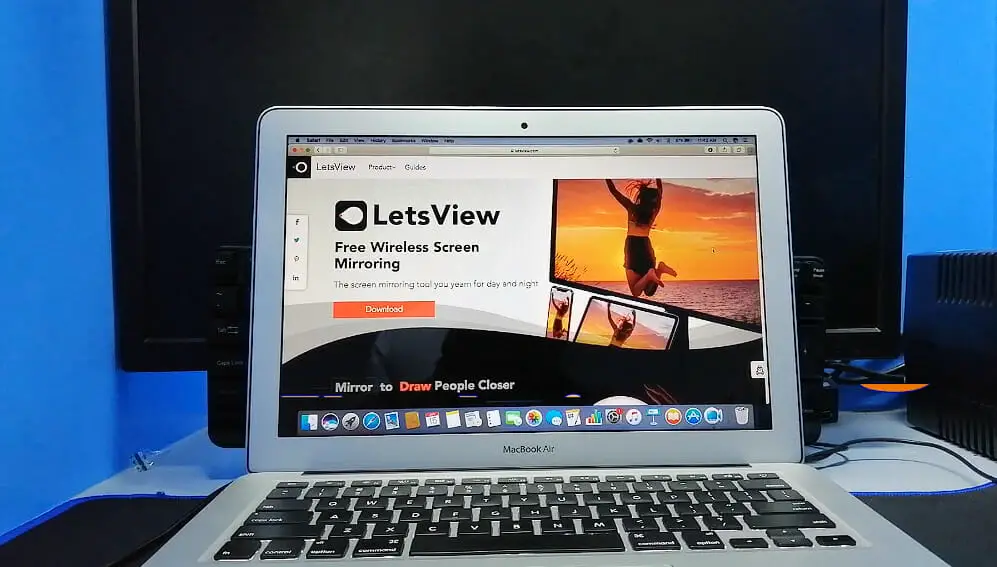 LetsView homepage on the laptop screen