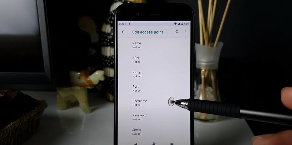 man's digital pen pointing at username section of an apn setting
