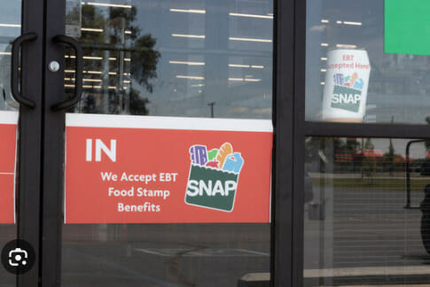 A SNAP sign in the window of a grocery store
