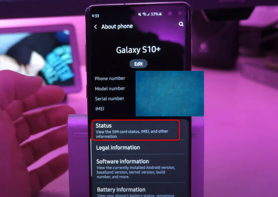 A person navigating the status setting of a Galaxy S10+ phone