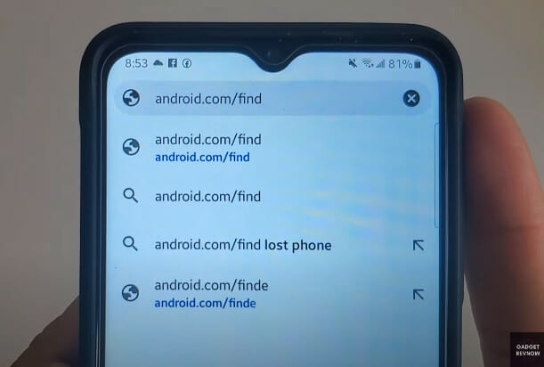 A person navigating to the search bar the android.com/find url link