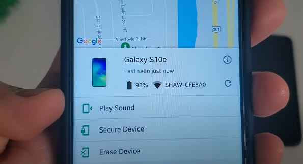 A person holding a phone showing Galaxy S10e location