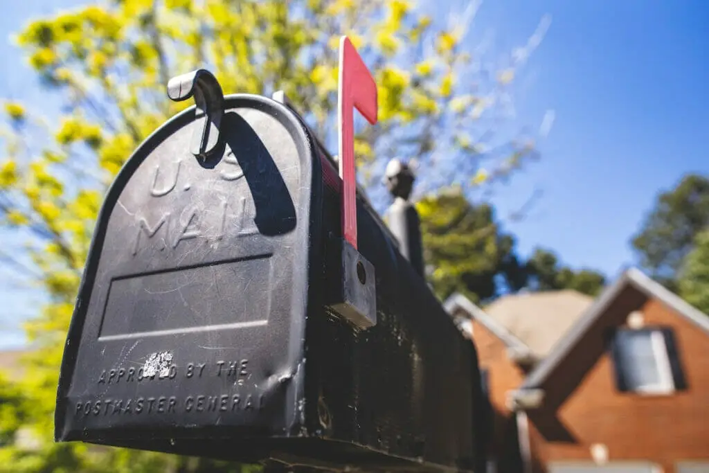 A black mail box
