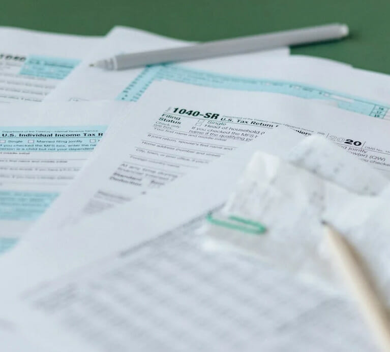 A 1040-SR document and a pen in a green table