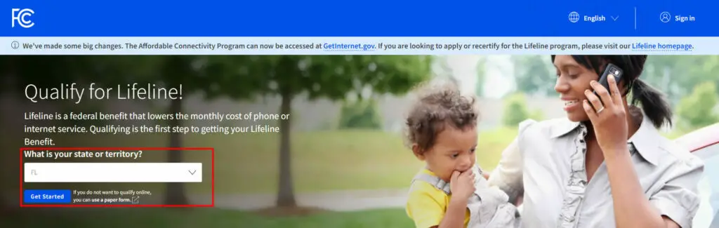FC website with a banner with text "Qualify for Lifeline!" and a mother on the phone while holding her child
